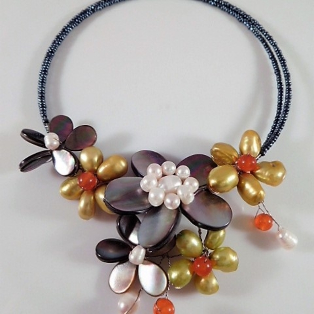 📿2/$30📿Floral Pearl Necklace with Gold and Orange Accents